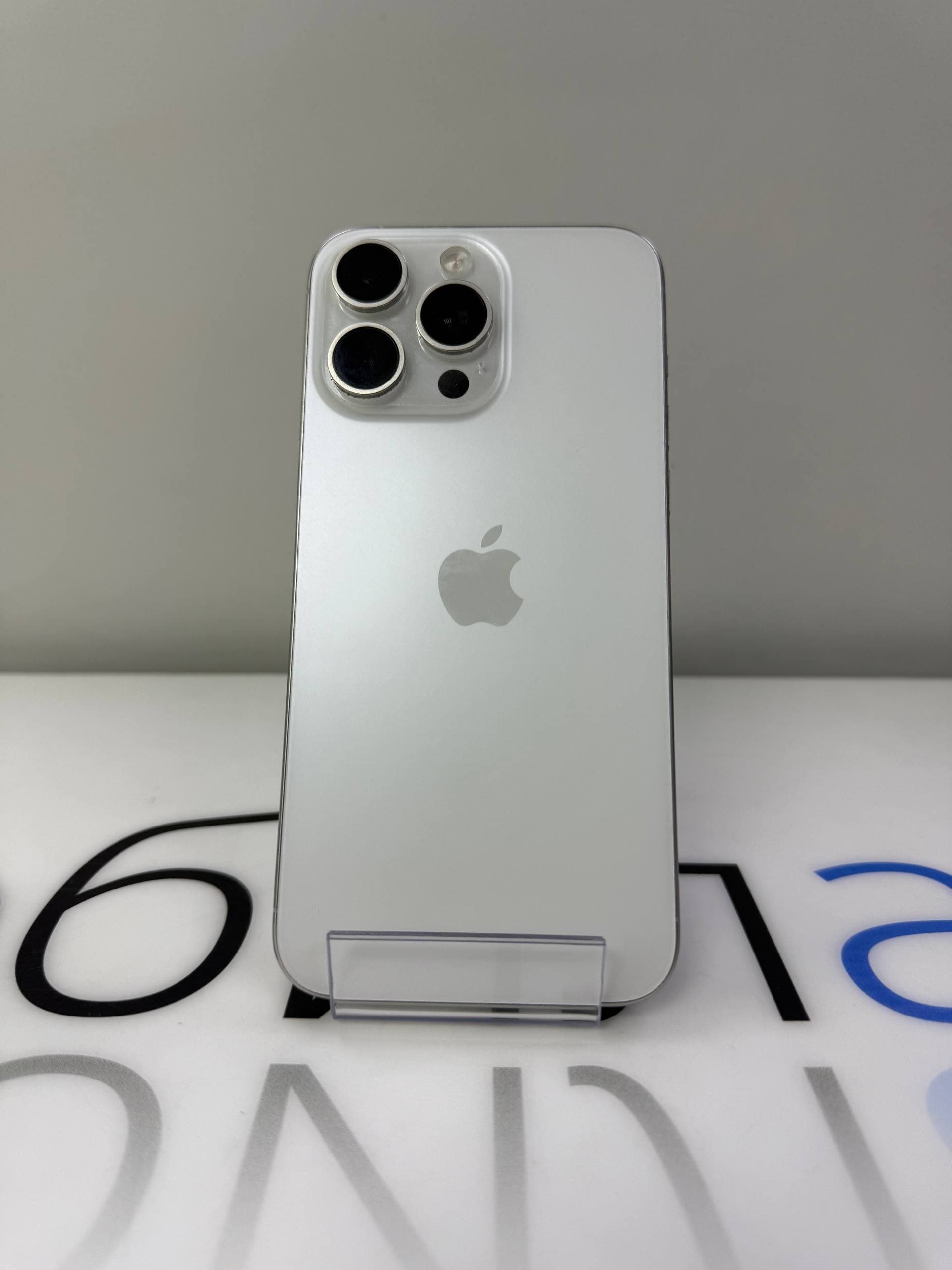 Apple Apple iPhone 15 Pro Max 256Gb White Titanium — фото 1