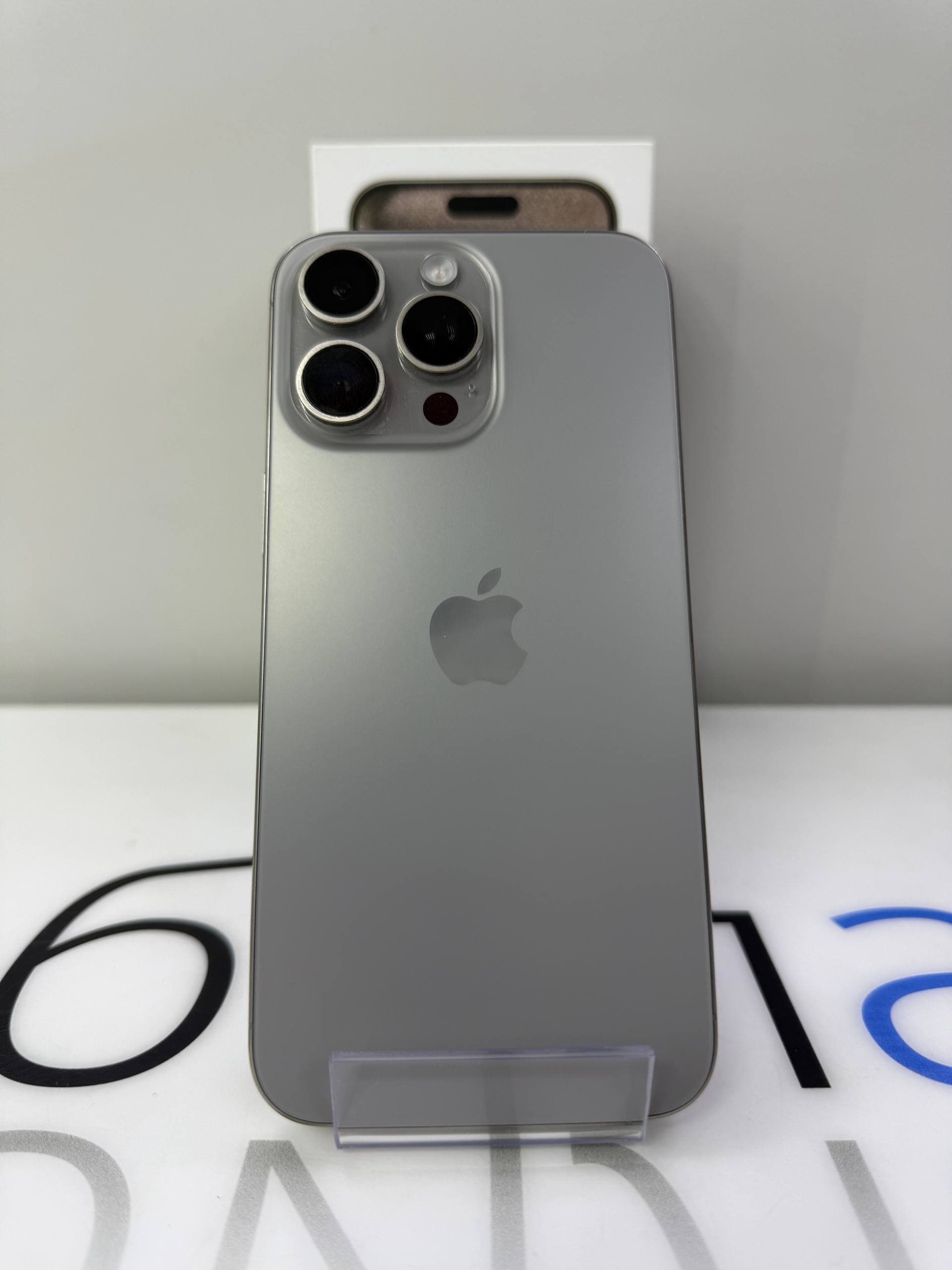 Apple Apple iPhone 15 Pro Max 512Gb Natural Titanium — фото 1
